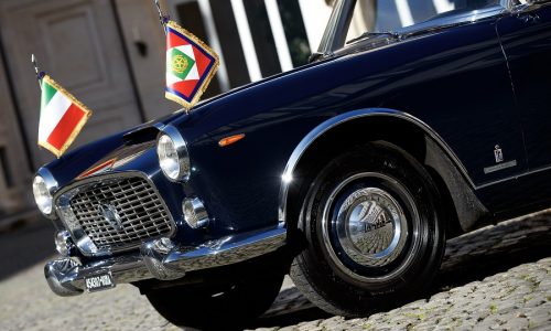 Lancia celebra i suoi 115 anni di storia e i 60 anni della Flaminia presidenziale sullo sfondo del Quirinale.