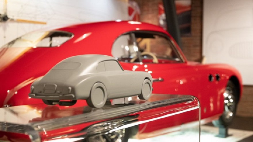 Museo automobile, accessibile con audioguide in lingua segni.