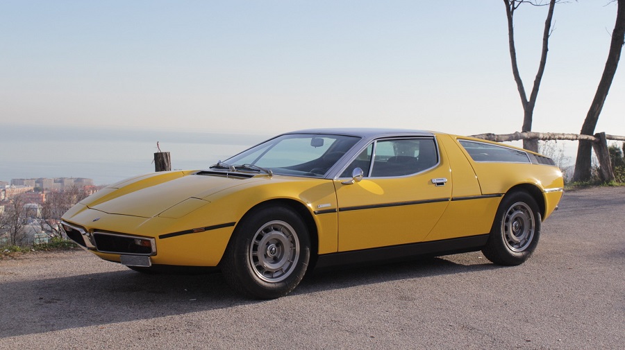 Maserati Classiche, Bora prima auto stradale motore centrale.