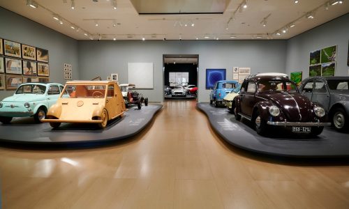 Auto, arte e architettura. A Bilbao la visione di Norman Foster.
