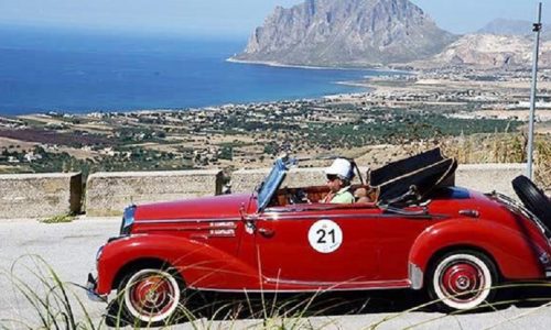 Sul 110 °Giro di Sicilia sventola il tricolore ASI.
