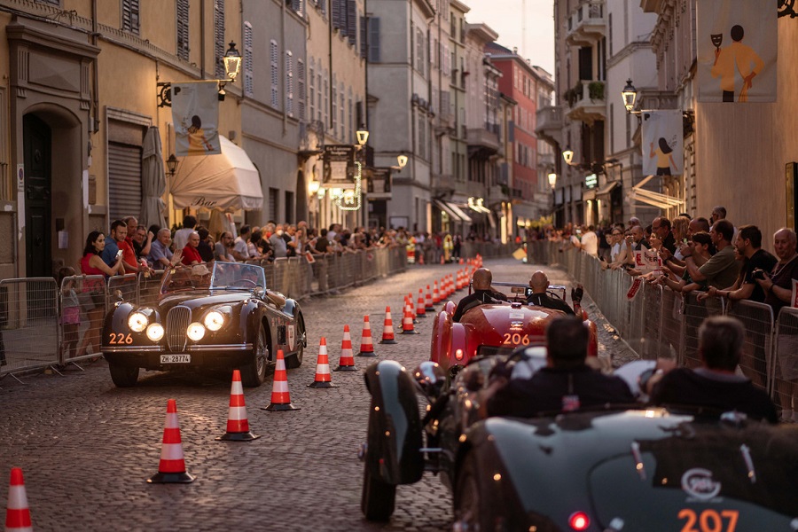 Ultima tappa da Parma a Brescia per la Mille Miglia.
