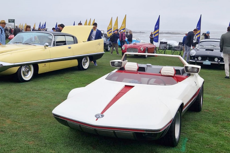 La Runabout del 69 vince il Trofeo Gran Turismo a Pebble Beach.