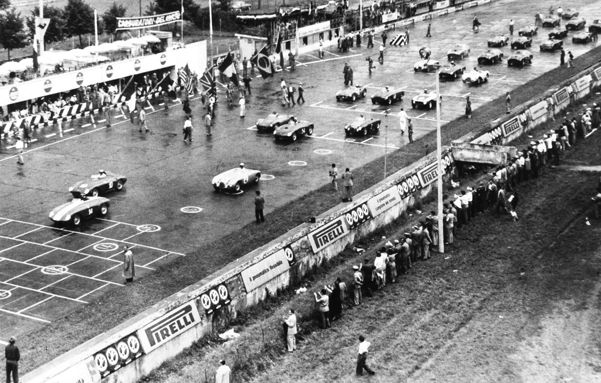 Autodromo di Monza compie 100 anni, c’è un francobollo.