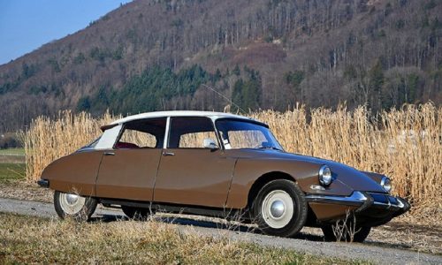 DS 19, nel 1955 il debutto al Salone dell’Auto di Parigi.