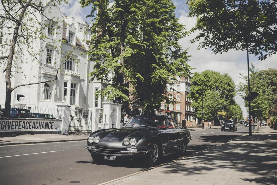 Beatles, in Lamborghini i 60 anni di ‘Love me do’.