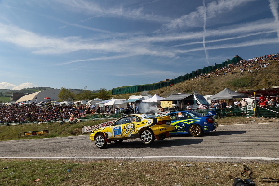 Lo spettacolare Rallylegend inizia a svelarsi.