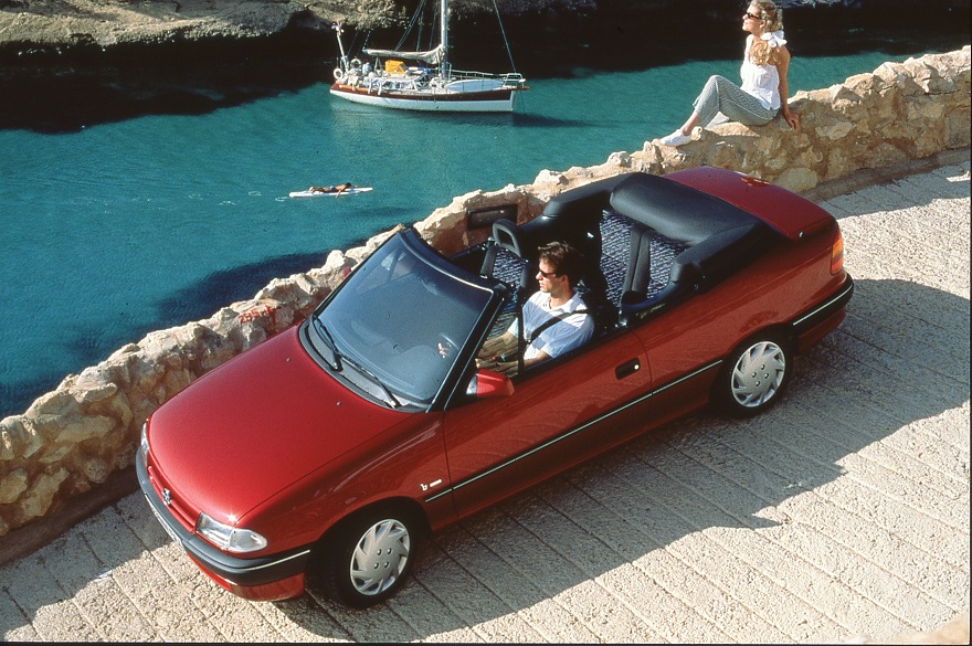 Opel Astra Cabrio: il cielo con un dito.