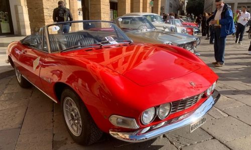 Ruote nella Storia torna nel Salento: Galatina rivive il passato con le auto d’epoca.
