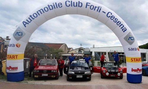 Ruote nella Storia: Il Fascino delle Auto d’Epoca tra le Colline Forlivesi.