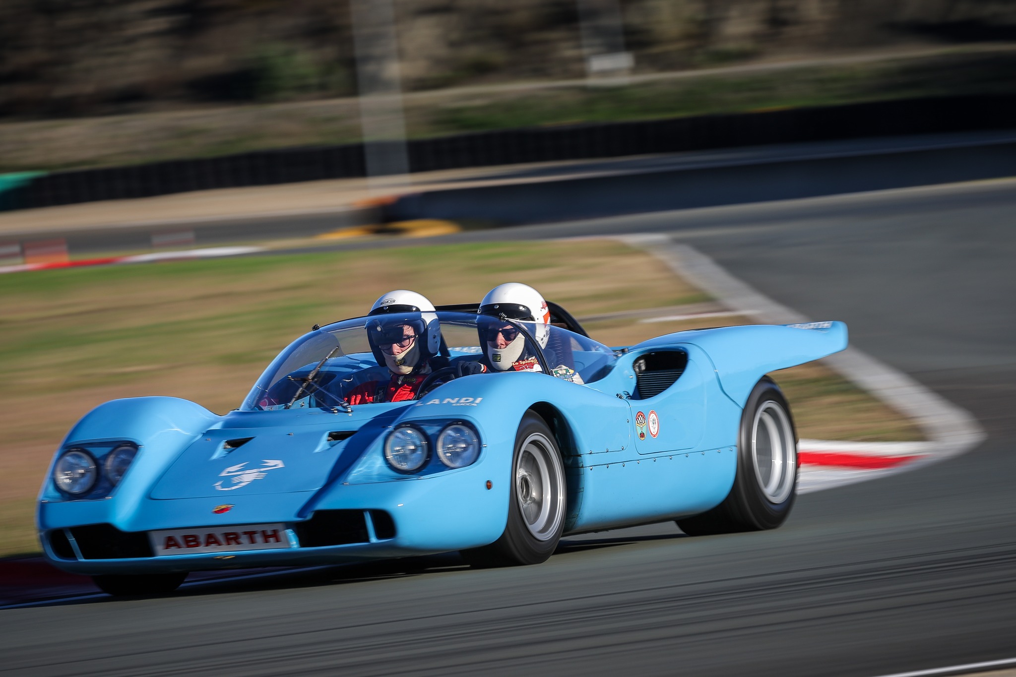 Trionfo dell’Abarth 2000 Sport Prototipo e Altri Gioielli Storici a “ASI in Pista”.