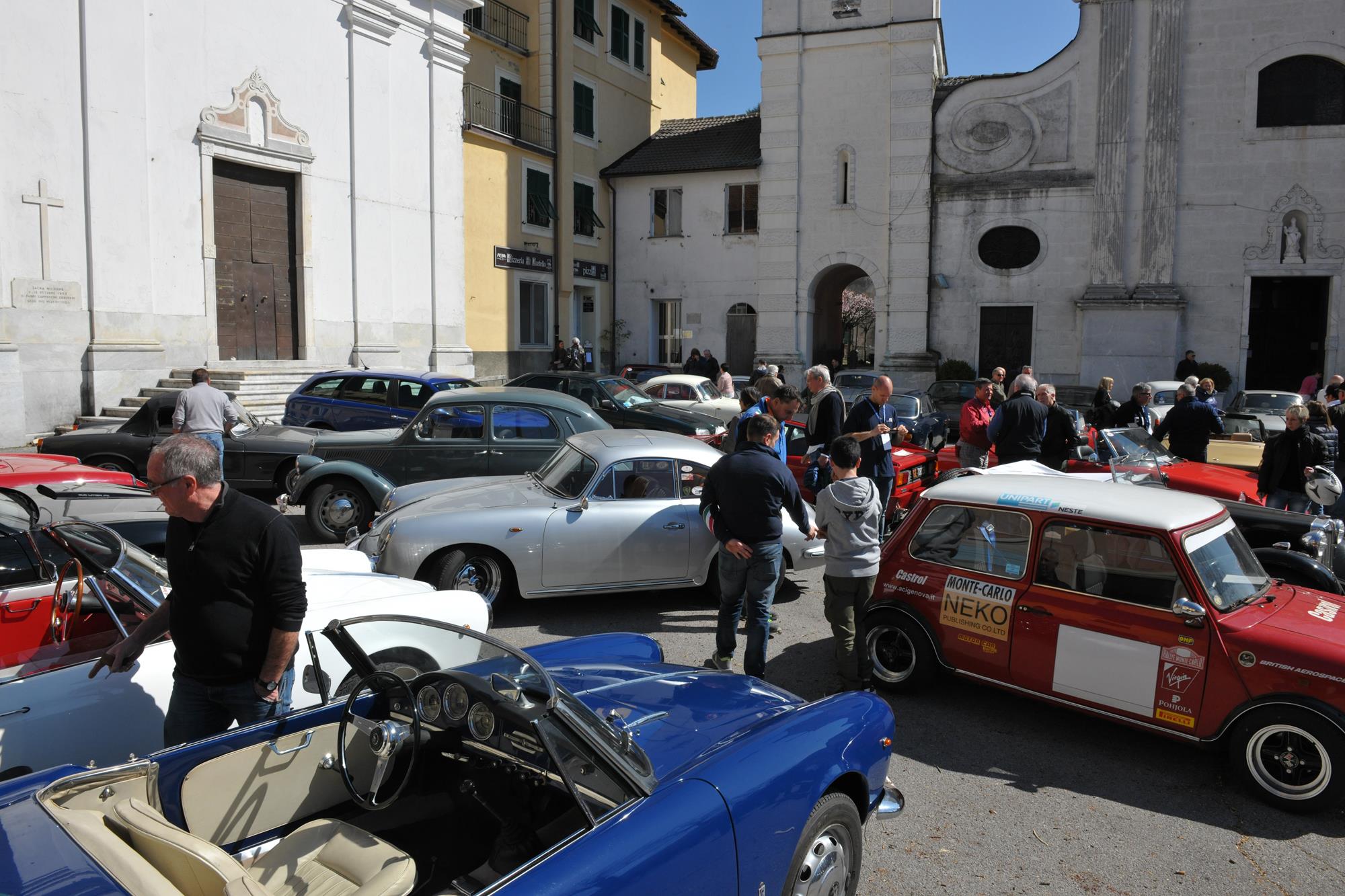 “Ruote nella Storia: Il Fascino delle Auto d’Epoca a Genova e Rapallo”.