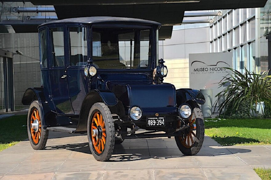 Una Damigella d’Onore Elettrizzante per #ForumAutoMotive 2024: La Baker Raunch & Lang del 1919.