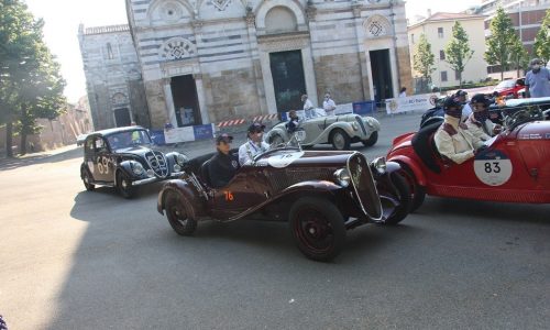 Ruote nella Storia: Una Giornata Speciale a Pisa con le Vetture d’Epoca.