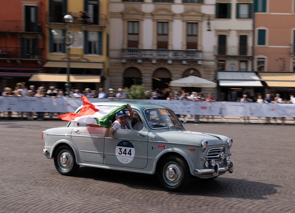 La 1000 Miglia 2024: Un’Epopea Poetica attraverso l’Italia Storica.