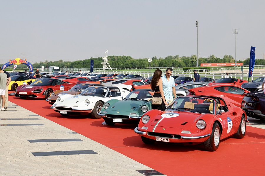 1000 Miglia Experience UAE: Emozioni e Competizione tra Luci Scintillanti e Paesaggi Unici.