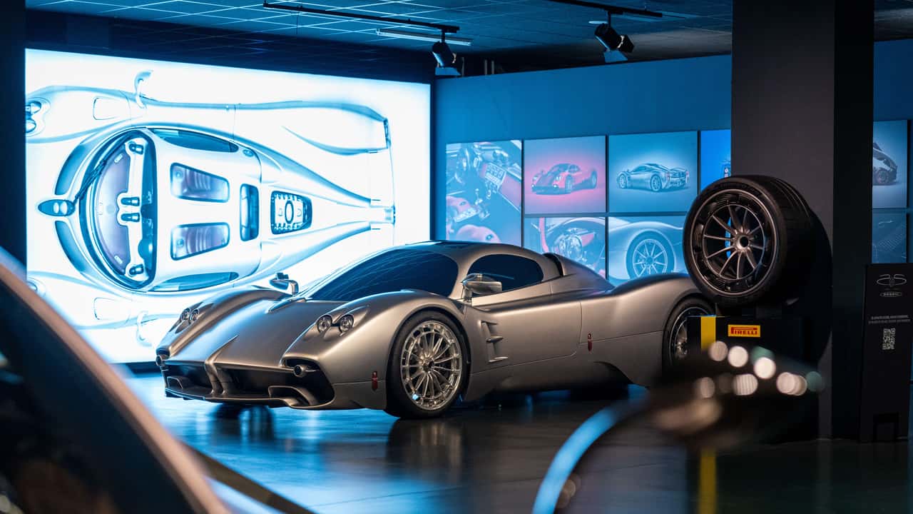 “Pagani Automobili: 25 Anni di Passione e Prestigio al Mauto di Torino”.