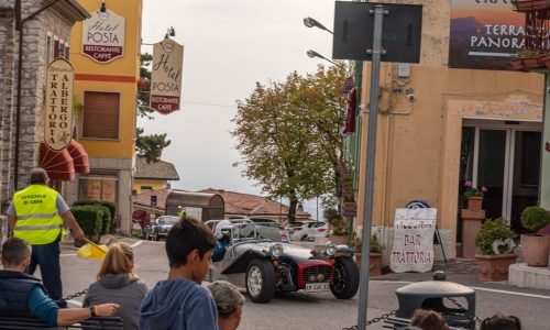 Caprino-Spiazzi 2024: Una Corsa nel Passato con l’Aggiunta del Fascino Ferrari.