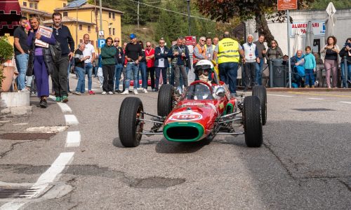Settima edizione della Rievocazione Storica Caprino-Spiazzi: Un Ritorno alle Corse di un’Epoca D’Oro.