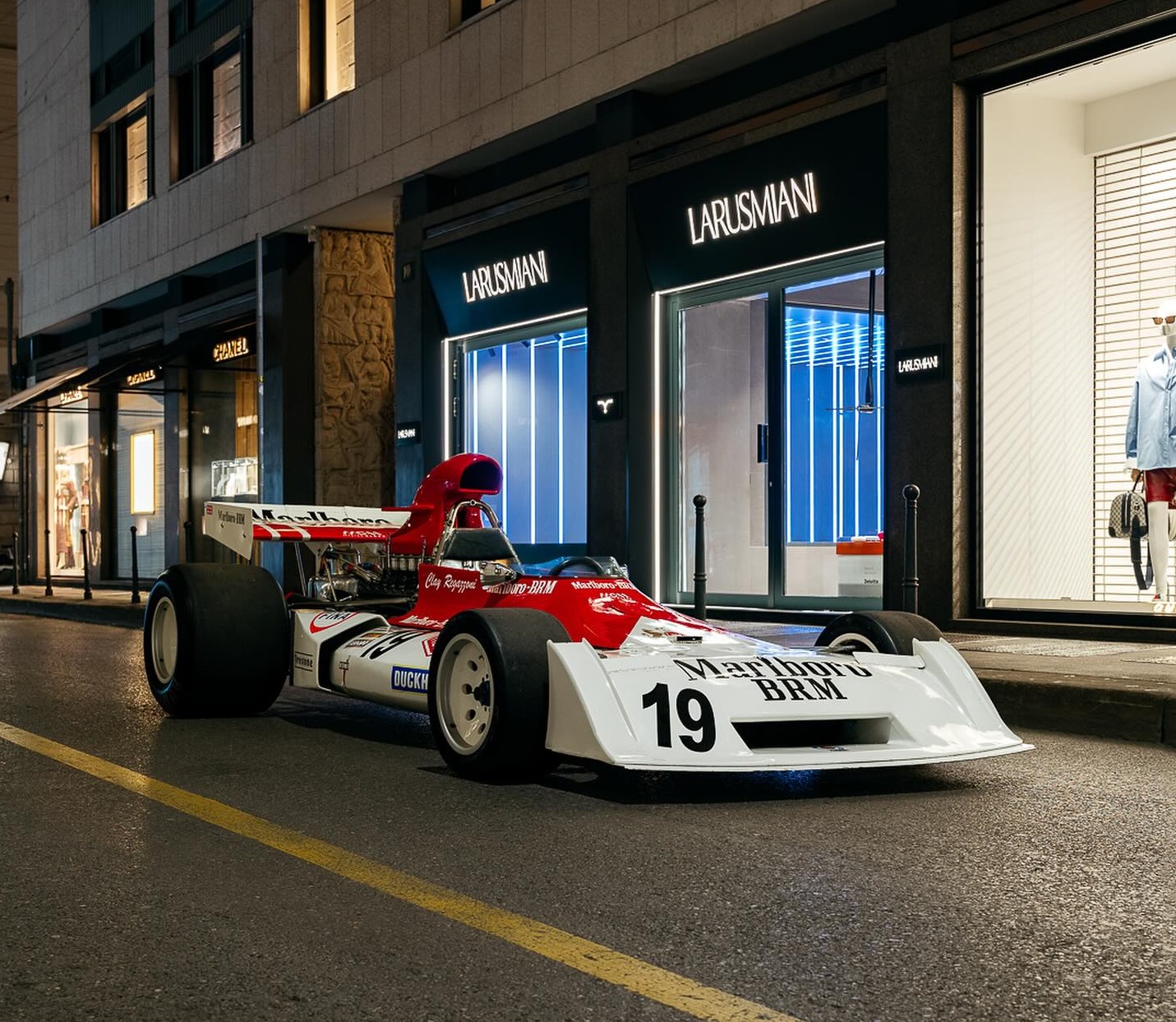 FuoriConcorso sul Lago di Como: Un’Esposizione di Eccellenza delle Auto da Corsa Storiche.