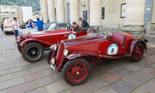 Ruote nella Storia: Un Trionfo di Passione e Storia nel Triangolo Lariano.