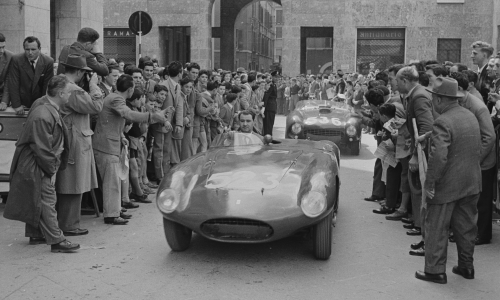 Mostra 1000 Miglia by Mailander: Iconici Scatti Rivivono l’Epoca d’Oro dell’Automobilismo.