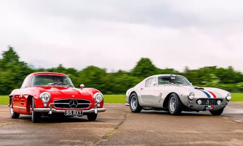 All’asta la collezione di supercar “Silver Bullets & Red Arrows”: Ferrari in argento e tedesche Rosso Corsa.