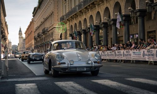 Torino celebra le auto storiche: tre giorni di sfilate e omaggi.