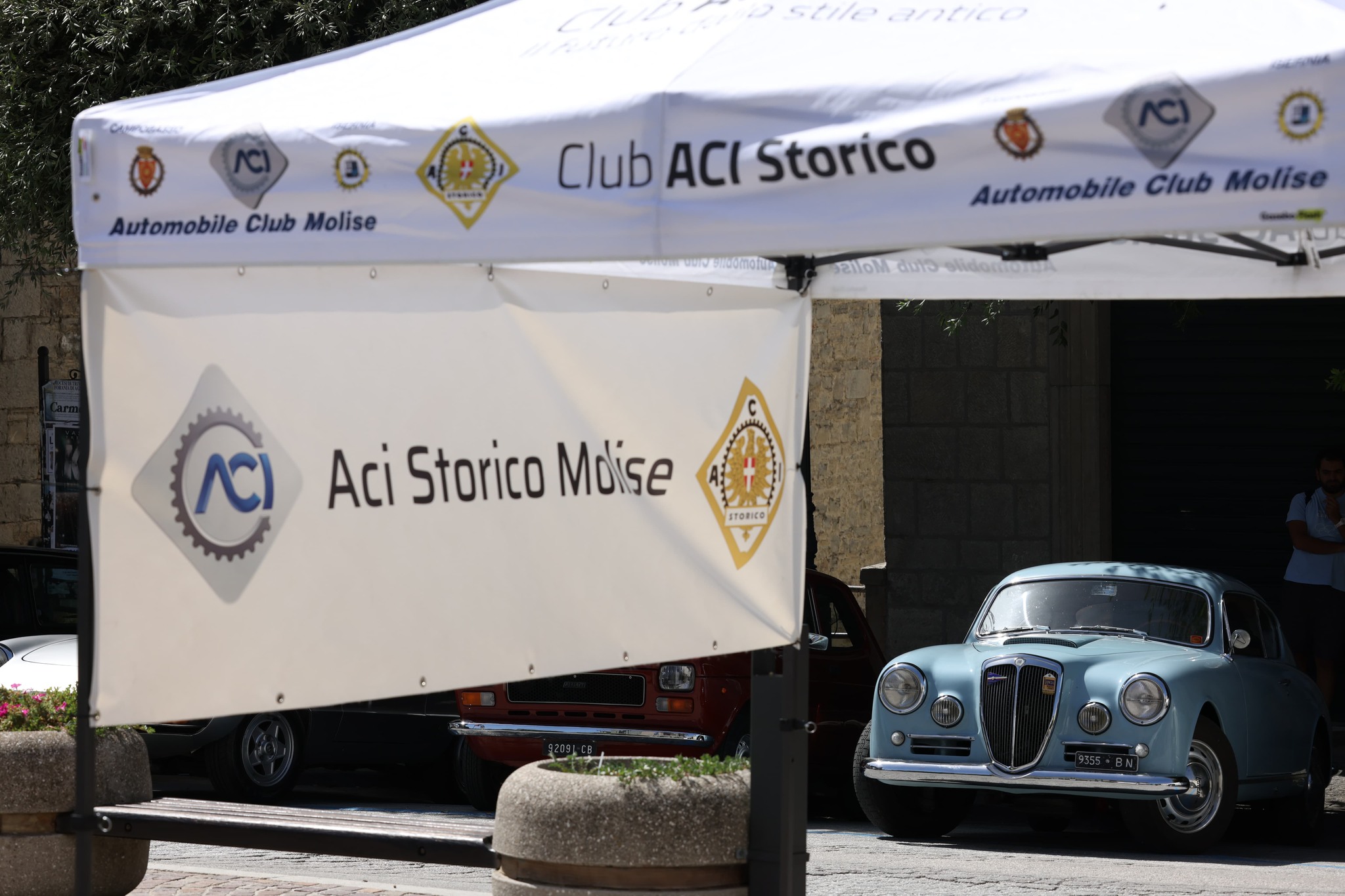 Successo per la tappa molisana di “Ruote nella Storia”: 46 auto d’epoca sfilano ad Agnone.