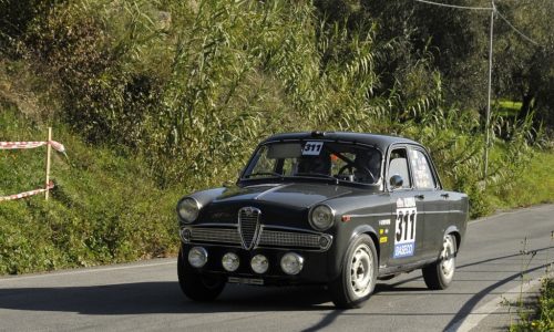 6° Giro dei Monti Savonesi Storico: Garghetti (BMW 320) e Bonnet (Alfa Romeo Giulietta) trionfano nel rally di regolarità.