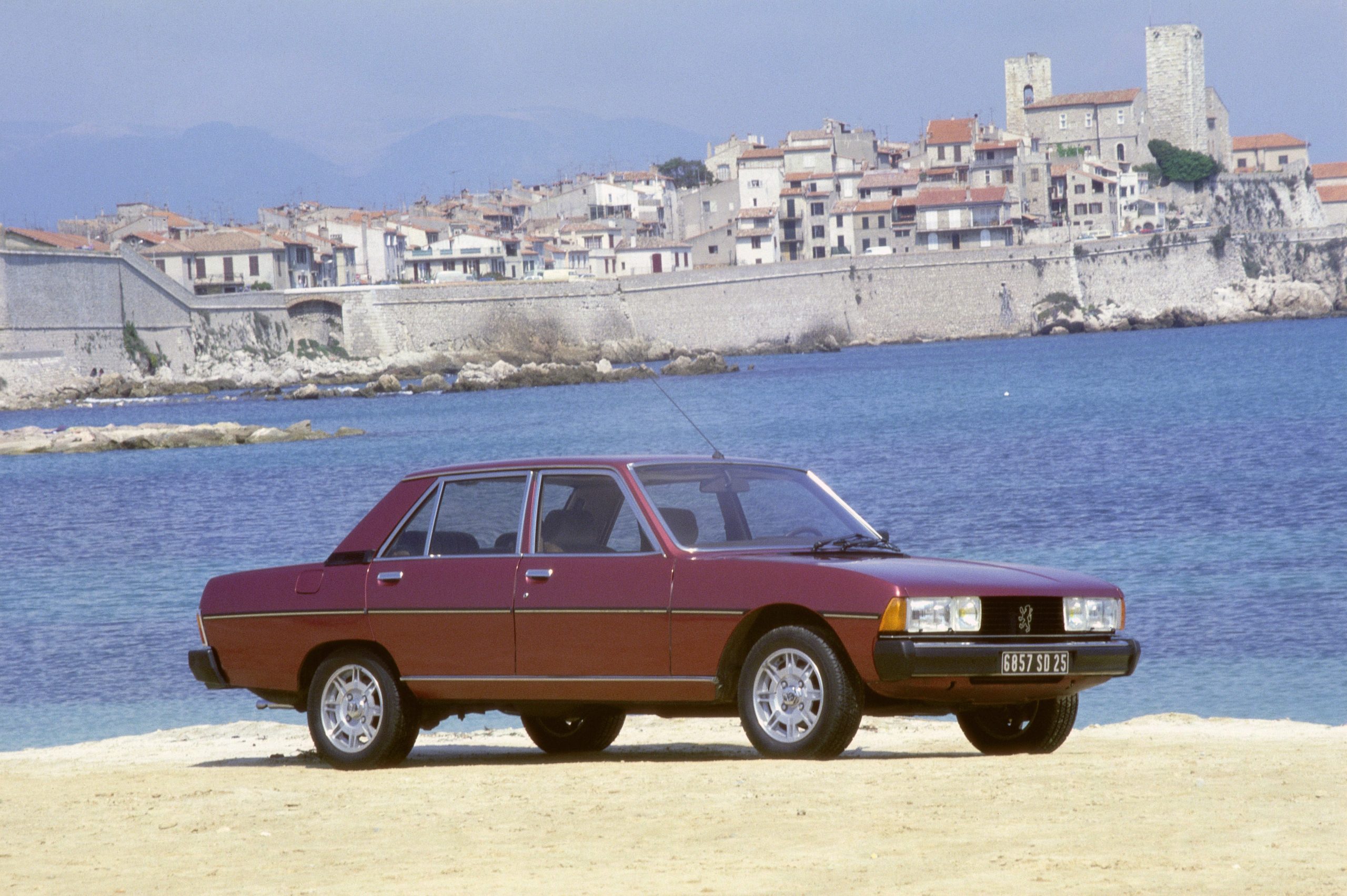 Peugeot 604: 50 anni di un’ammiraglia senza tempo
