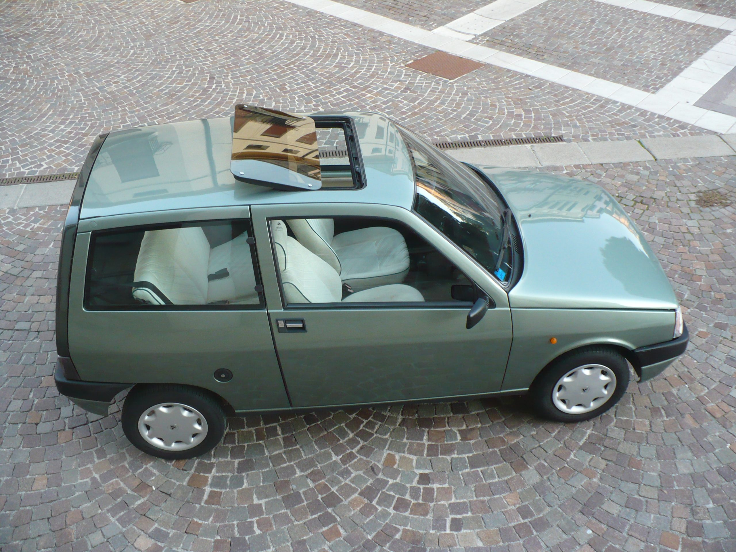 Autobianchi Y10: 40 anni di Stile, Innovazione e Fascino senza tempo.