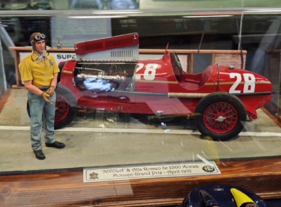Tazio Nuvolari rivive in miniatura: al Museo di Mantova una preziosa scultura per ricordare il Gran Premio di Monaco del 1932.