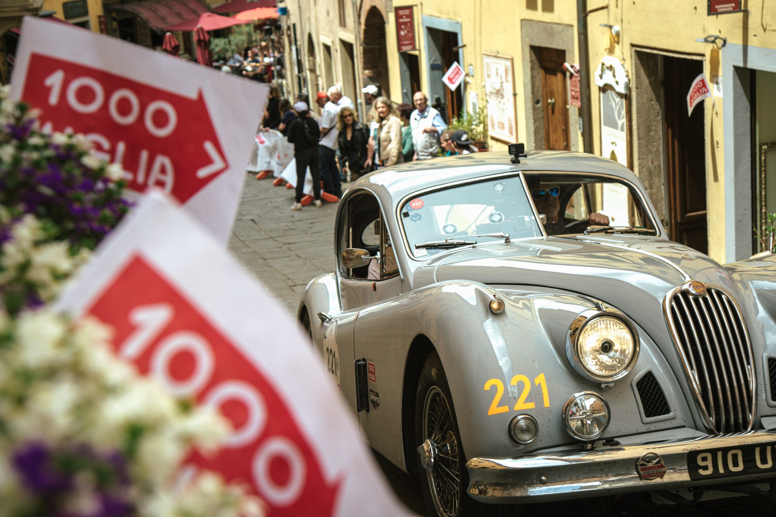 La 1000 Miglia 2025: quando la leggenda incontra l’Italia più autentica.