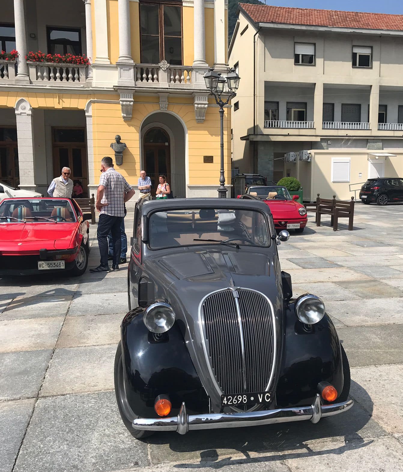 Ruote nella Storia: le meraviglie del Vercellese incontrano l’eleganza delle auto d’epoca.