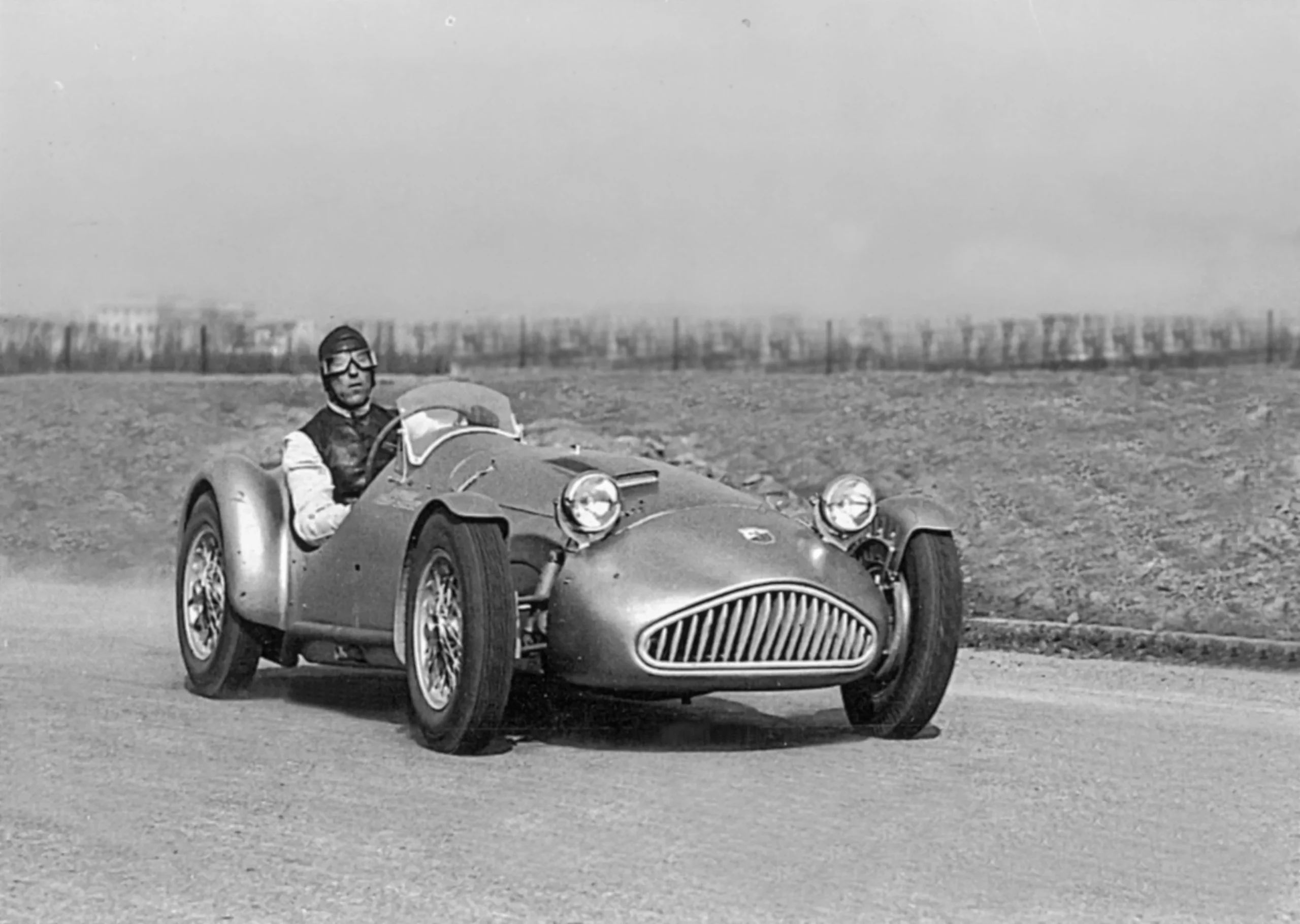 Nuvolari, Lui – Quando l’Uomo supera la Leggenda.
