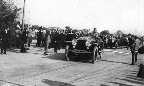 Como celebra la leggenda dell’A9: cento anni in corsa sulla prima autostrada del mondo.