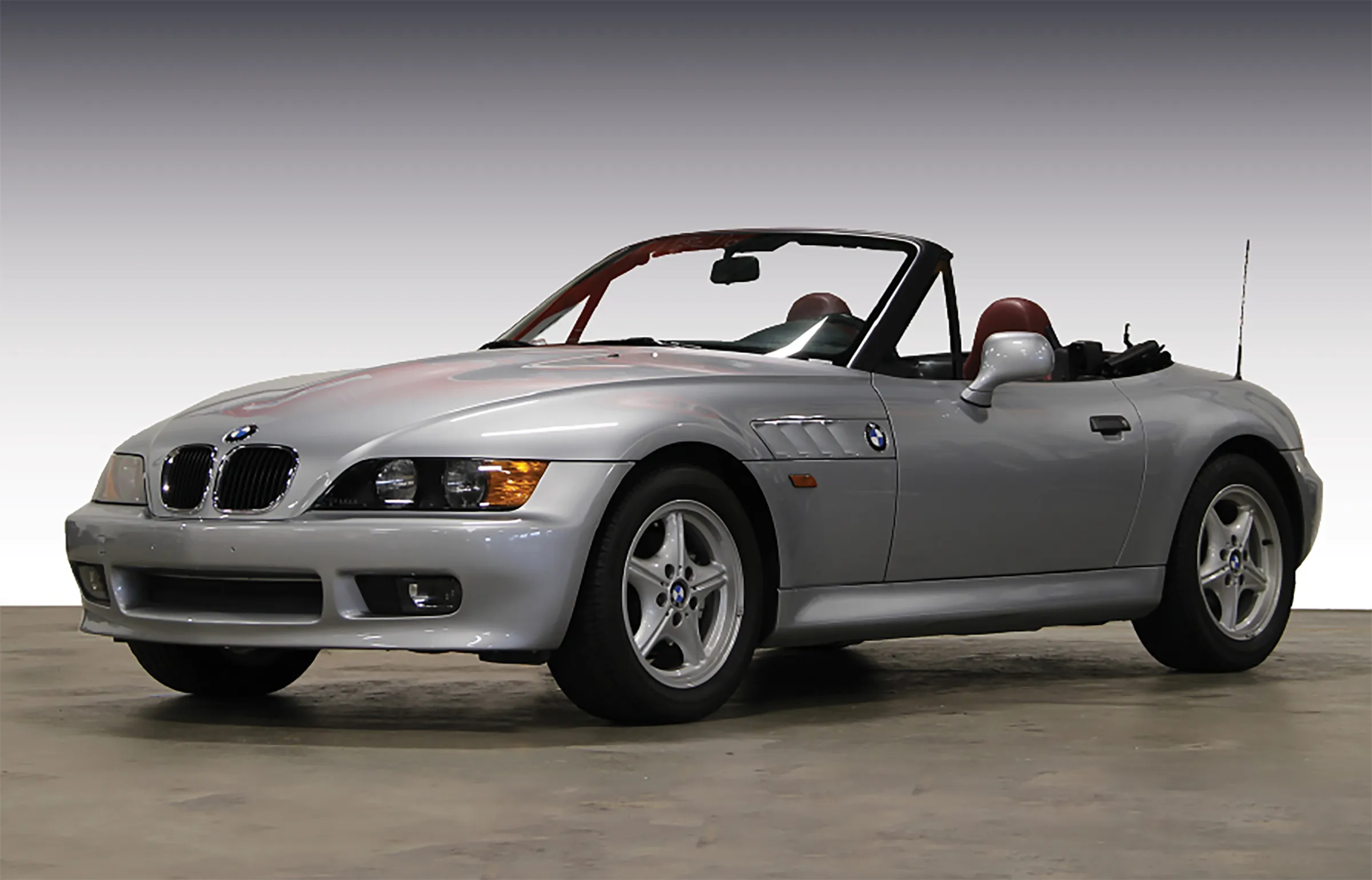 BMW Z3: trent’anni di stile, potenza e libertà.