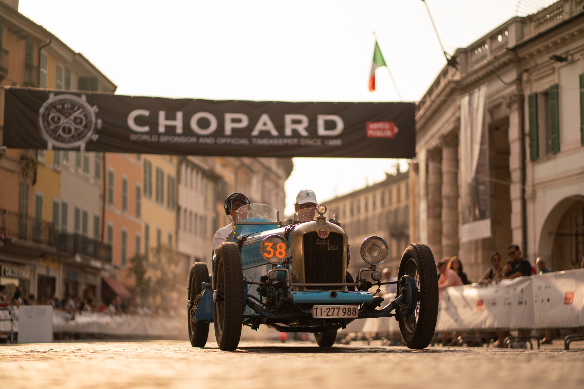 La 1000 Miglia parla al mondo: la Freccia Rossa diventa ambasciatrice del Made in Italy.