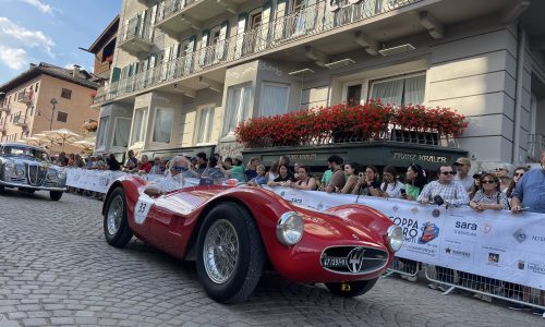 Coppa d’Oro delle Dolomiti 2025: il fascino immortale di un museo viaggiante tra le vette UNESCO.