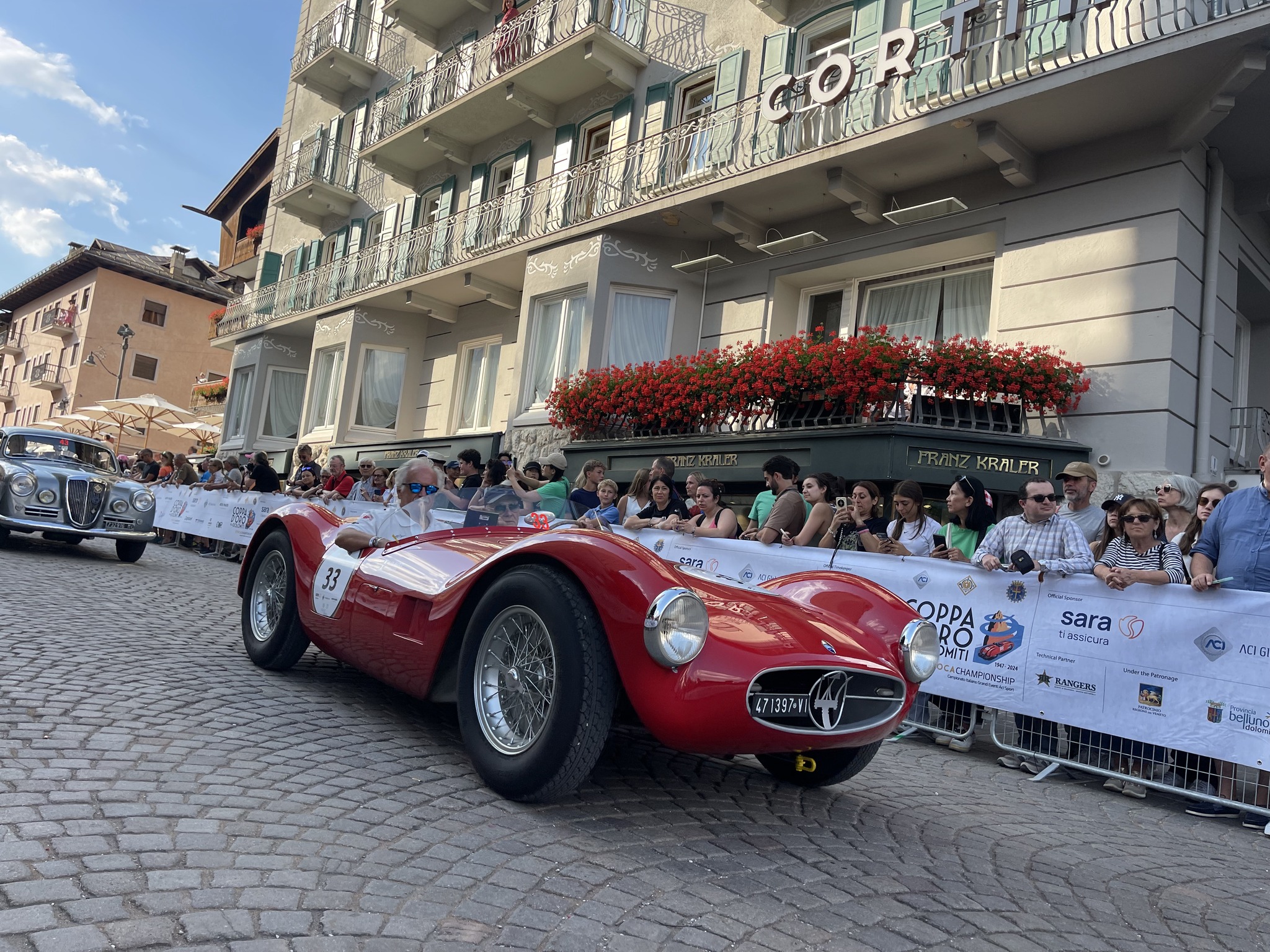 Coppa d’Oro delle Dolomiti 2025: il fascino immortale di un museo viaggiante tra le vette UNESCO.
