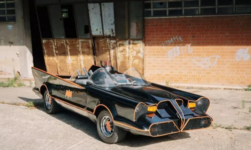 In vendita la Batmobile della serie TV del ’66 – Un’icona pop tra mito televisivo e collezionismo.