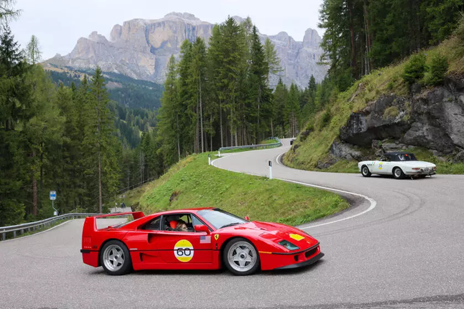 Cavalcade Classiche: 60 Ferrari storiche tra le meraviglie delle Dolomiti.