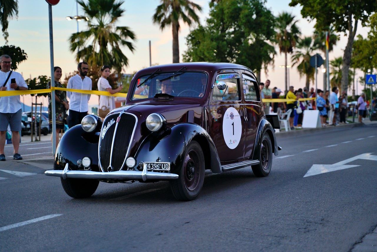 Accardo e Vagliani su Fiat 508 C vincono la XX Baia delle Ninfe: Sardegna protagonista del CIREAS 2025.