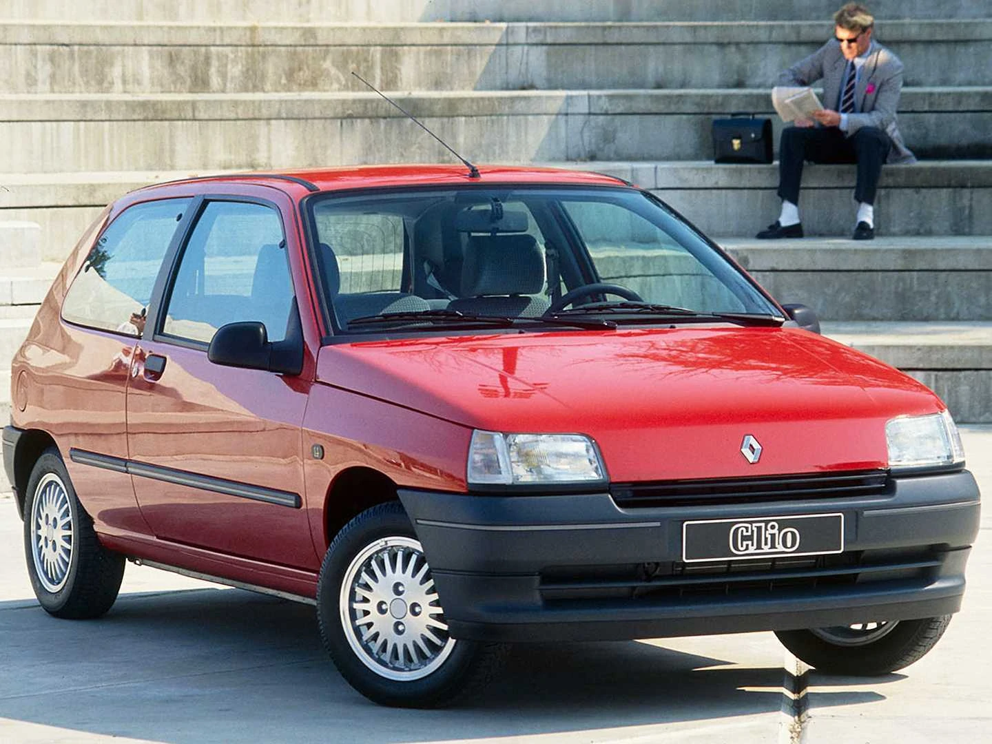 Renault Clio: 35 anni di storia e sei generazioni di successi.