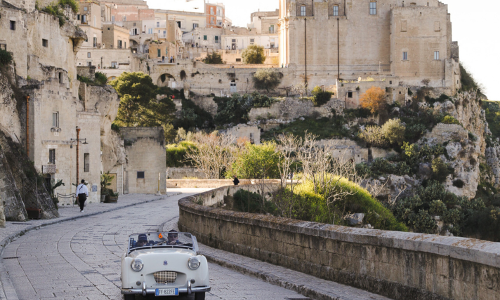 1000 Miglia Experience Italy 2026: la Freccia Rossa torna nel cuore del Sud, tra Puglia, storia e mare.
