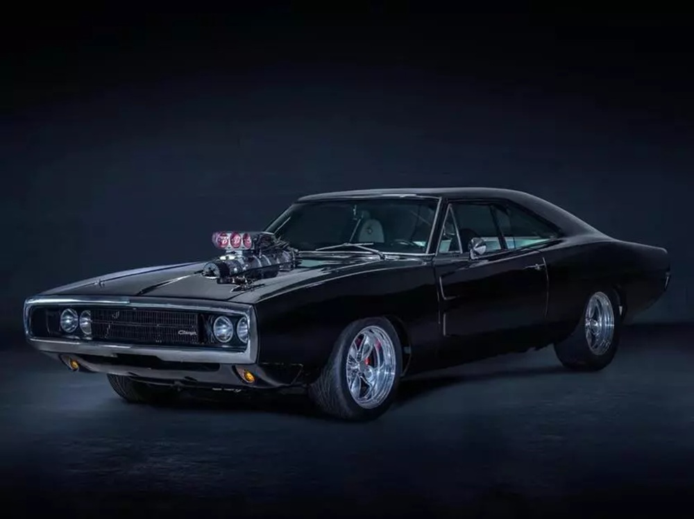 All’asta Bonhams di Parigi: le auto da film che hanno fatto la storia del cinema.
