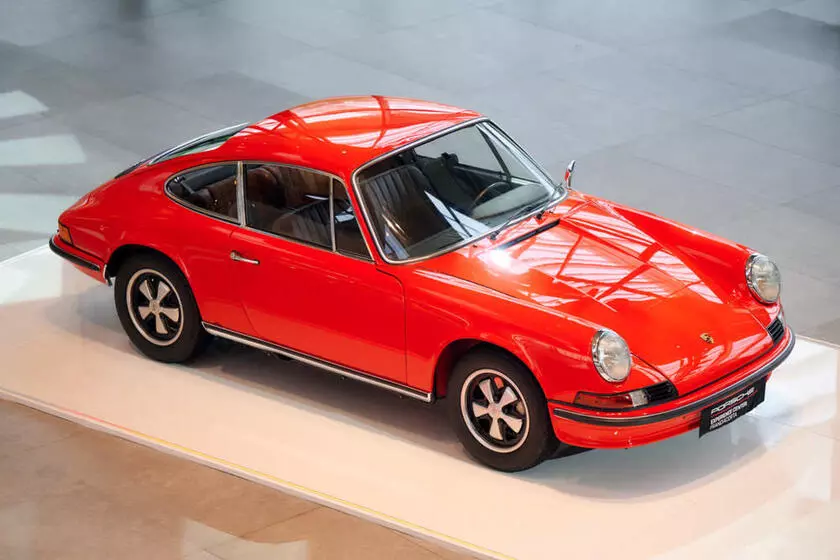 La Porsche 912 Targa 1969 trionfa al Concorso di Restauro Porsche Classic.