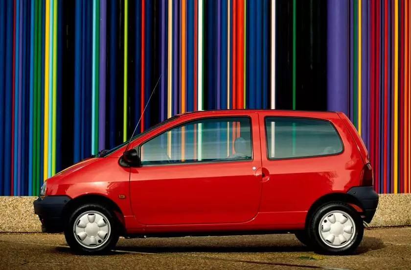 Renault Twingo: trent’anni di simpatia e libertà su quattro ruote.