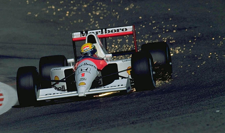 Ayrton Senna, la leggenda torna in pista: all’asta la McLaren MP4/6.